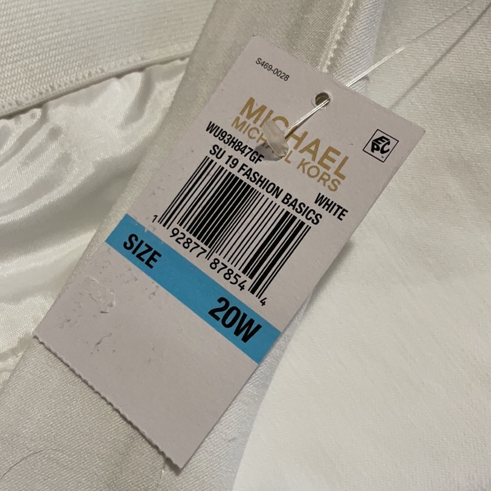 Seamed Pull On Capri - Picture 8 of 9